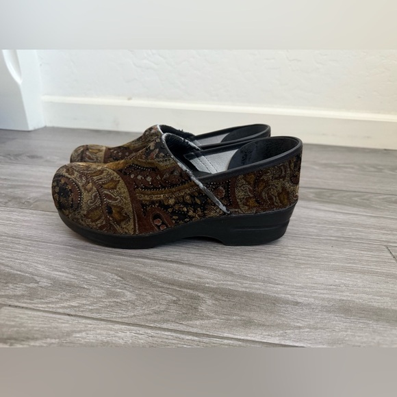 Dansko|Paisley velvet (tapestry style) clogs with embellishment••••Size 10.5-11 - Picture 8 of 16